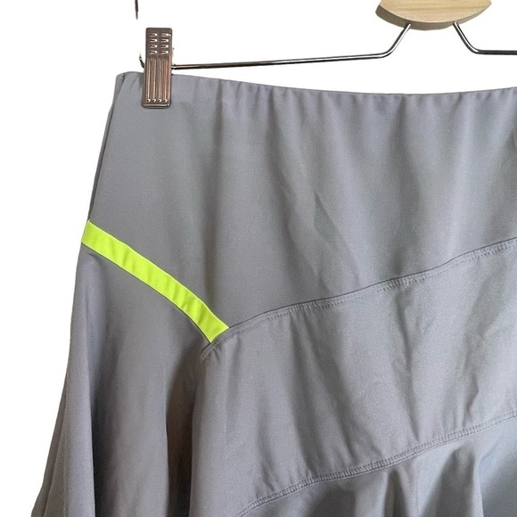 Lucky in Love Size L Mini Skort Skirt Gray Neon Yellow Accent Flounce Hem - Picture 3 of 6